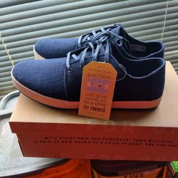2 Pairs of Toms Size 11 for Men 