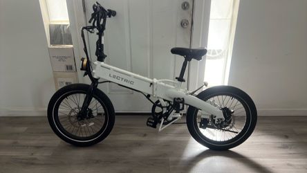 Lectric xp lite Folding Electric Bike super lightweight arctic white comes with keys and charger runs great super73 trek cyber velo Fuji GT bmx