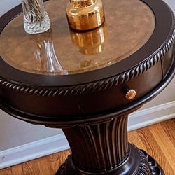 Accent/Side Table