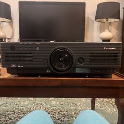 Panasonic DLP Venue Projector 5000 lumens!
