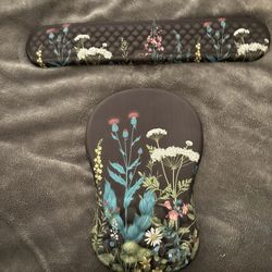 Mouse Pad and Wrist Support 