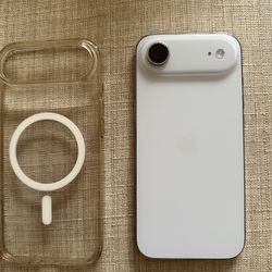 Selling iPhone 17 Air 256GB AT&T Cricket Like New in Perfect Condition has Apple Warranty