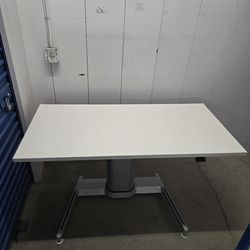 Manual sit and stand Ergonomic Desk