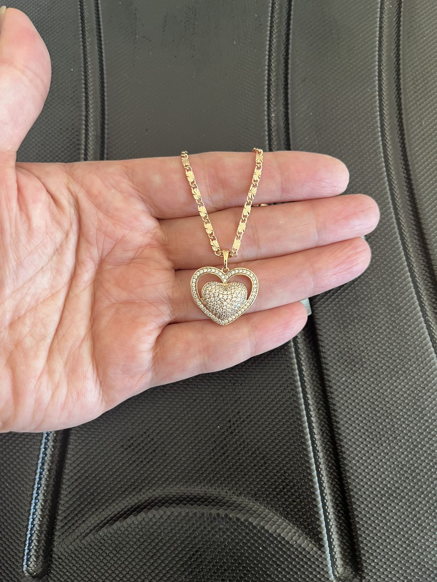 Gold plated necklace with Heart Pendant.
