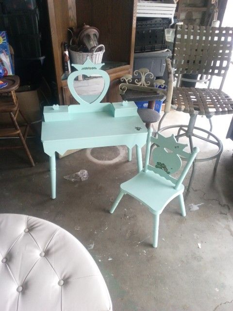 Little Girls Vanity