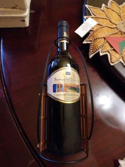 Wine. Bottle holder
