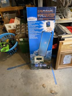 Sunforce 15 Watt Solar 12V Battery Charger Kit