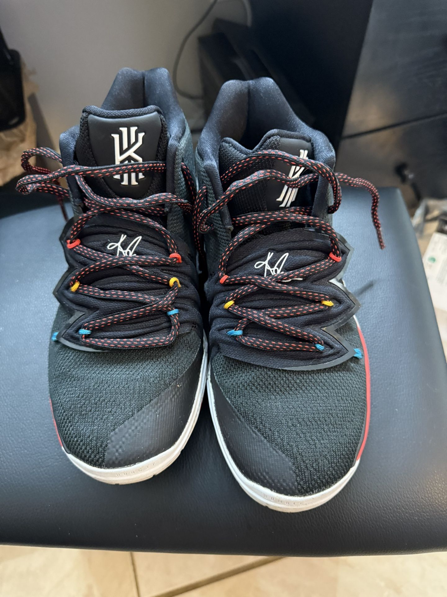 Kyrie 5 Friends Edition