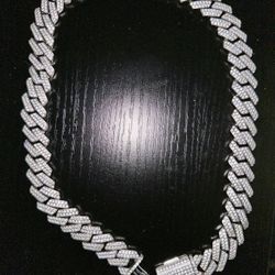 Cuban Link 18mm (Moissanite)