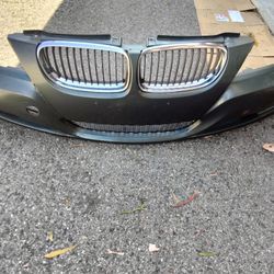 2009-2011 Bmw 3 Series Sedan Complete Front Bumper With All The Accessories OEM.