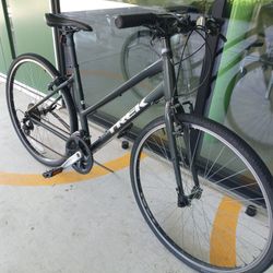 Woman's Trek Fx1 Commuter Bike