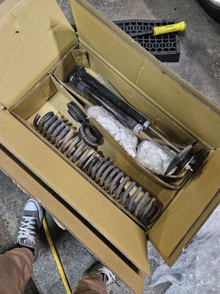 Struts Shocks Springs Suspension Chrysler 300c