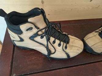 Oakley Tan and Black Mid-Top Hiking Sneakers