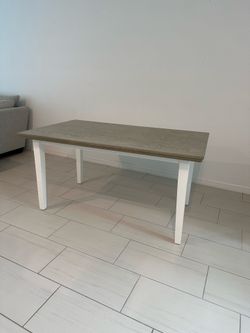 Dining Room Table and Chair Set