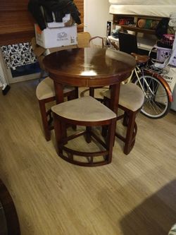 80$  Bucks Easy Round Wooden Table With Fitable Round Wooden Chairs Very Nice 