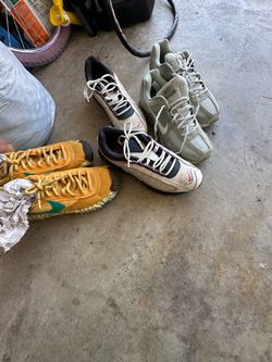 Nikes size 10