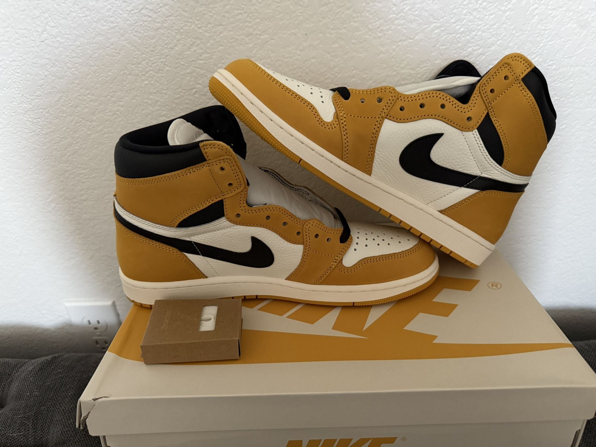Jordan 1 High (Yellow Ochre)