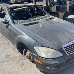 2006 Mercedes S550 For Parts