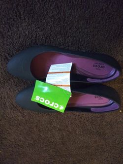 Woman crocs size 9