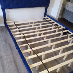 Beautiful Queen Bed Frame Excellent Condition 
