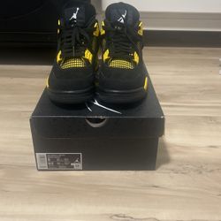 Jordan 4 Retro Thunder 2023 