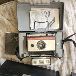 Vintage Polaroid Automatic 220 Land Camera With Case