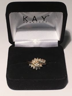 Beautiful 10k Ladies Diamond Ring approx ¼ Carat Total