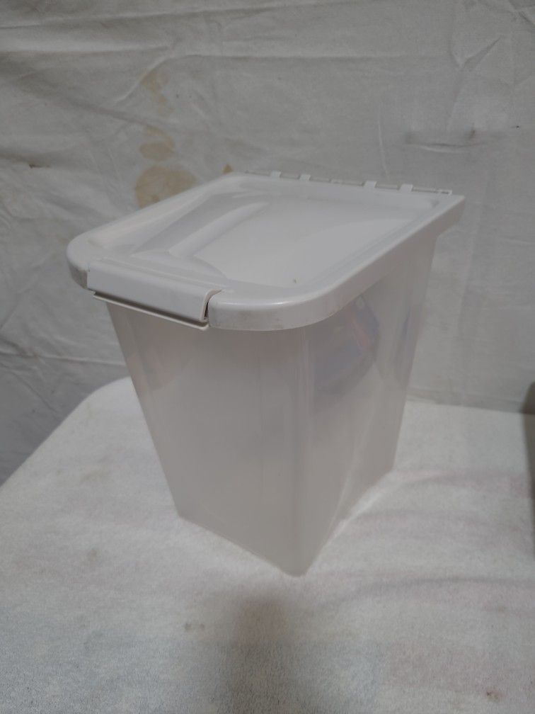 Medium Size Pet Food Container