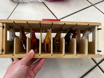 Melissa and Doug Horse Barn w/horses