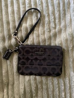 Coach Wristlet Medium Size