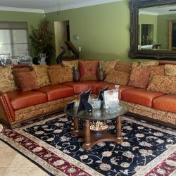 Big Coach W Pillows Sectional 