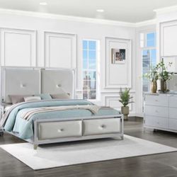 Larue - 4 Piece Tufted Queen Bedroom Set - Silver
