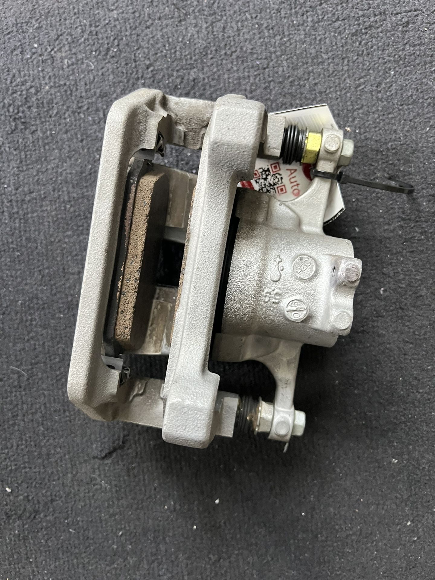 2020 - 2025 TESLA MODEL Y REAR LEFT SIDE DISC BRAKE CALIPER OEM 10(contact info removed)H