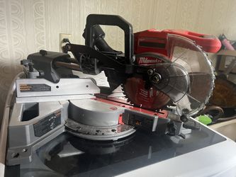 Milwaukee M18 7 1/4 Duel Bevel Saw