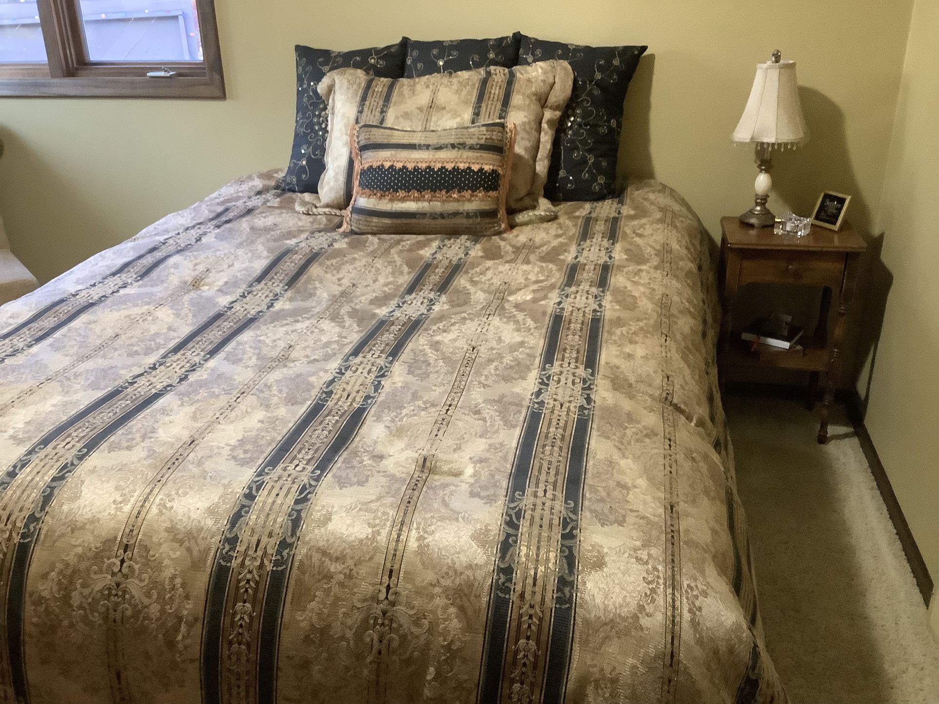 Black And Gold Comforter Set