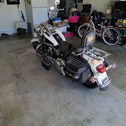 Heritage Softail Nostalgia (Moo Glide)