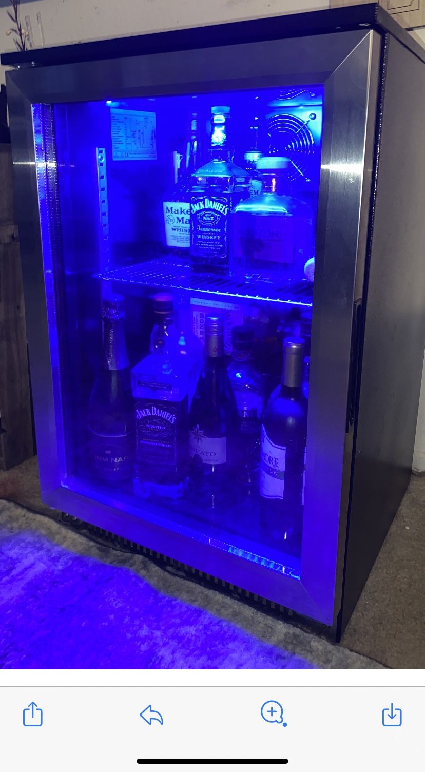 WEILI Beverage Refrigerator and Cooler, 20 Inches Wide Under Counter Fridge with Stainless Steel & Glass Door, Auto Defrost, Freestanding or Built in