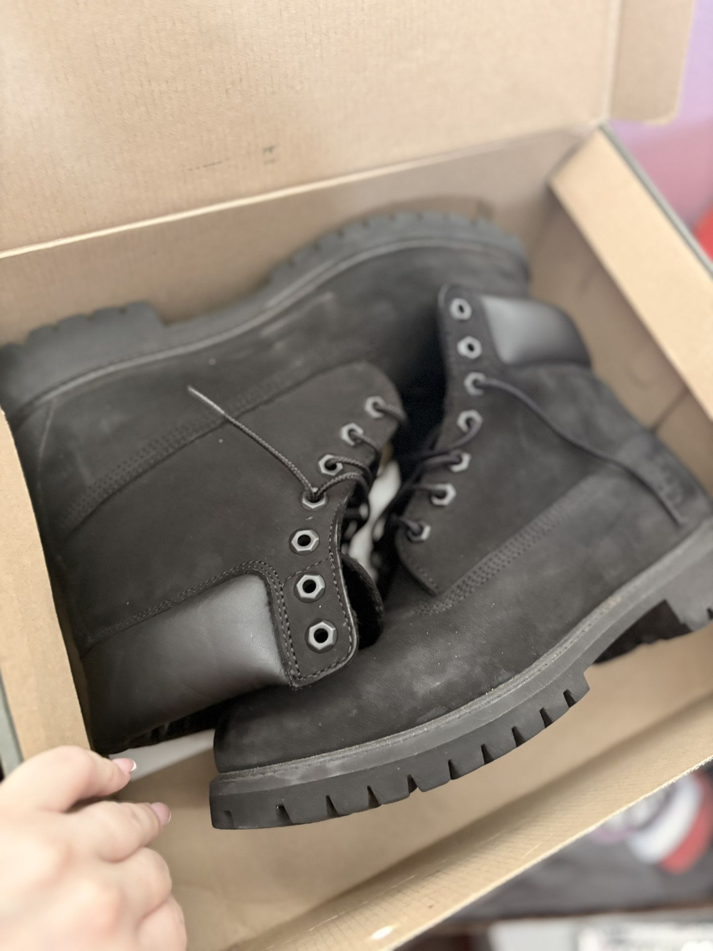 All Black Timberlines