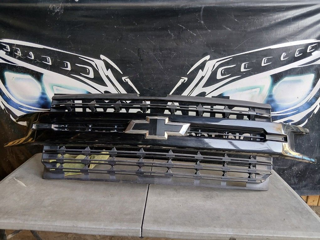 2019-2021 CHEVROLET SILVERADO 1500 GRILLE OEM 