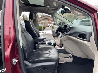 2017 Chrysler Pacifica Thumbnail