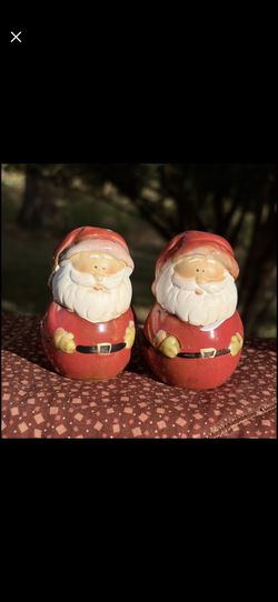 Santa Claus Salt & Pepper/ figurines Ceramic 3” Shakers 
