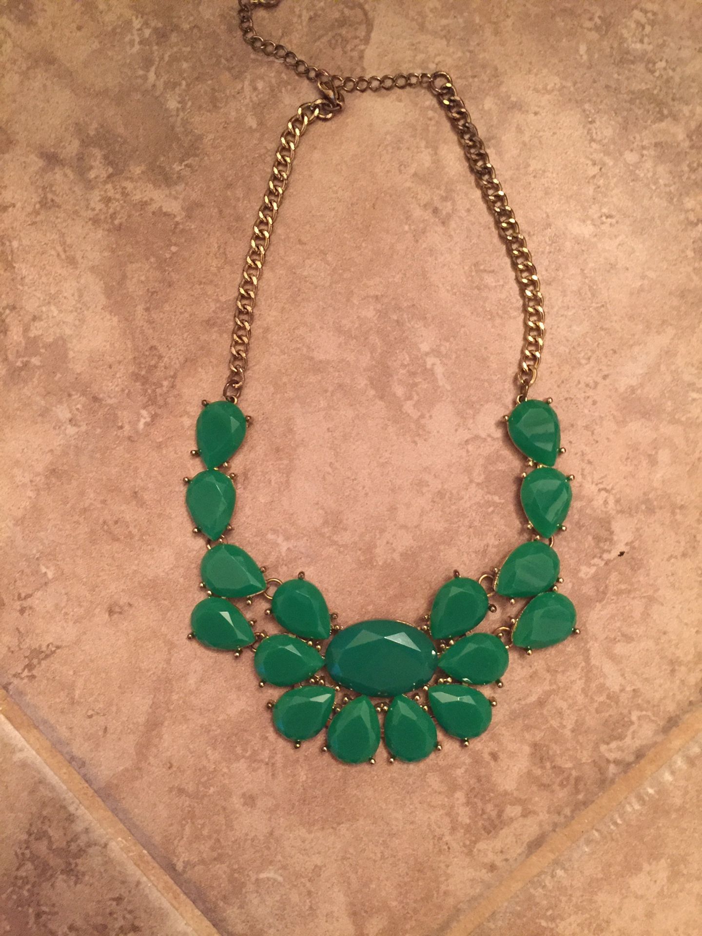 Chunky green necklace