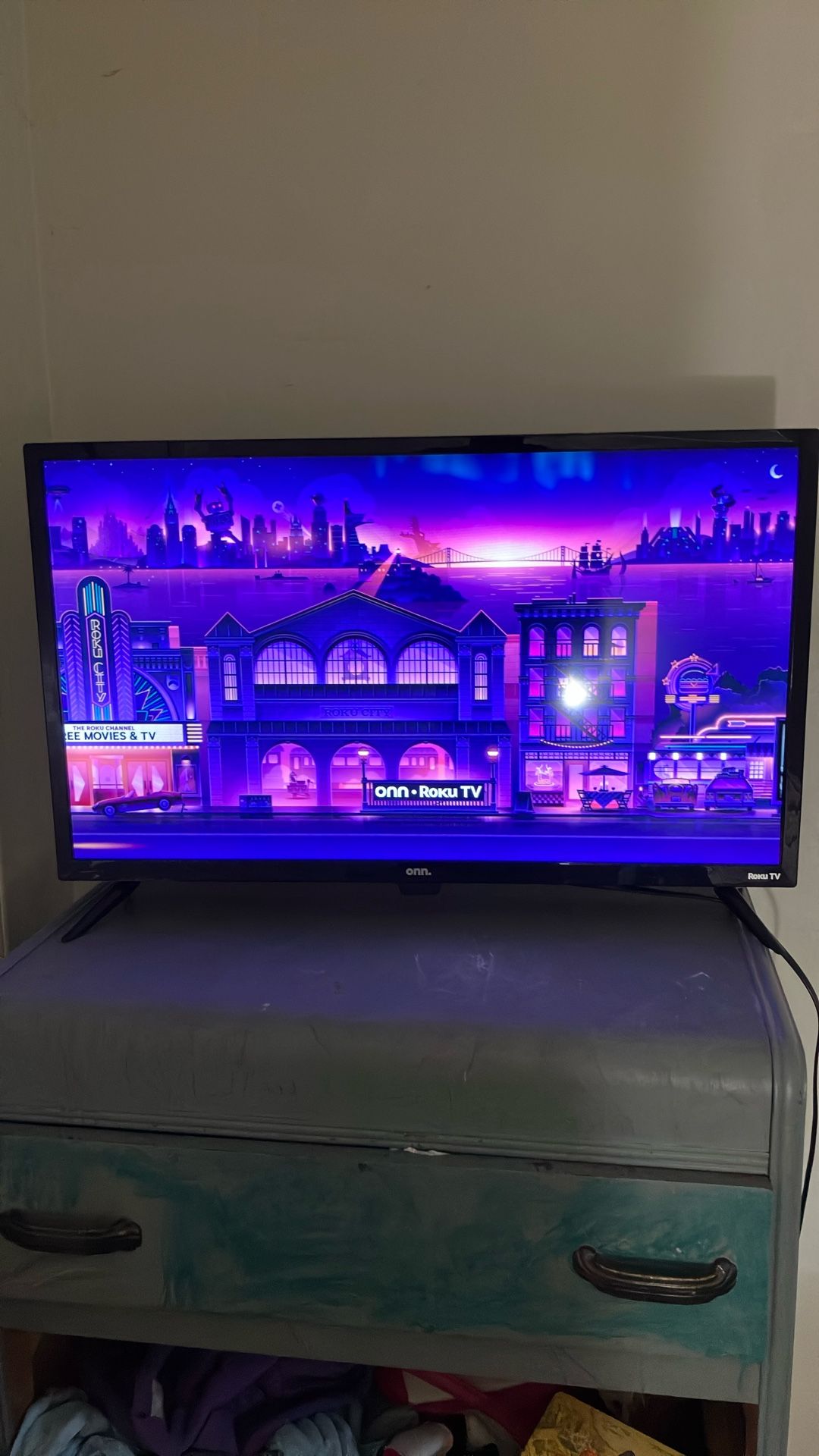 Onn (720) LED Roku Tv