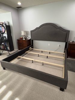 King Size Bed Frame / Cama King
