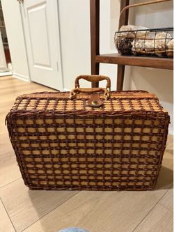 Wicker Picnic Basket 🧺
