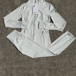 White Gold zipper Lululemon Define Jacket and Define leggings   Size 4/extra small