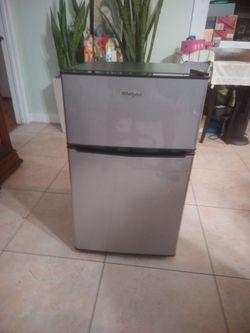 Whirlpool REFRIGERATOR  Modelo WH 3151 E  32h por /20  por 21d  WHIRL POOL 3.1 CU FT MINI REFRIGERATOR WH31 Size ENERGY STAR STWINLESS STEEL used