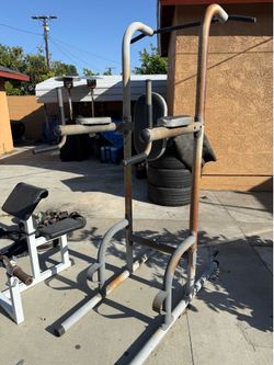 Pull up & dip station