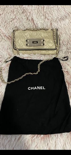 AUTHENTIC   CHANEL  PURSE 