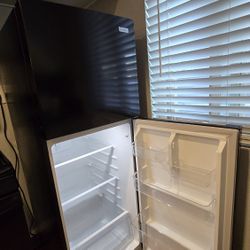 Vissani Refrigerator 